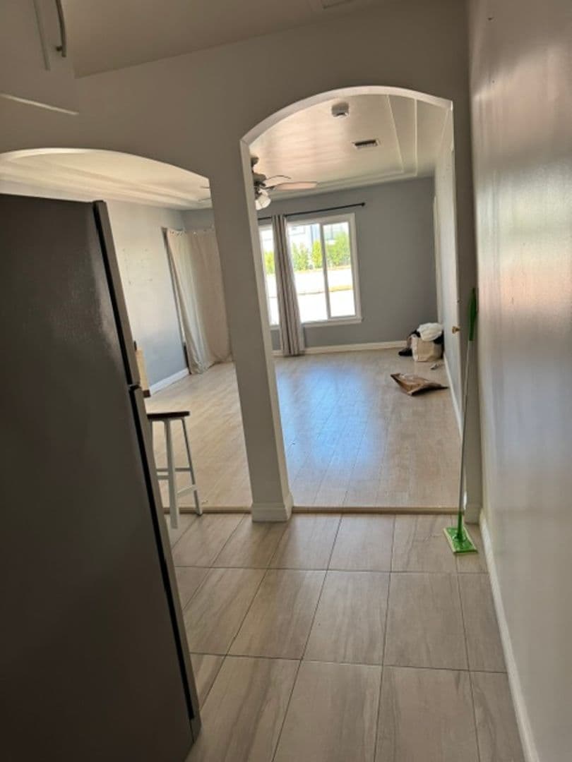 Los Angeles Apartment: 816 - 820 North Poinsettia Place
