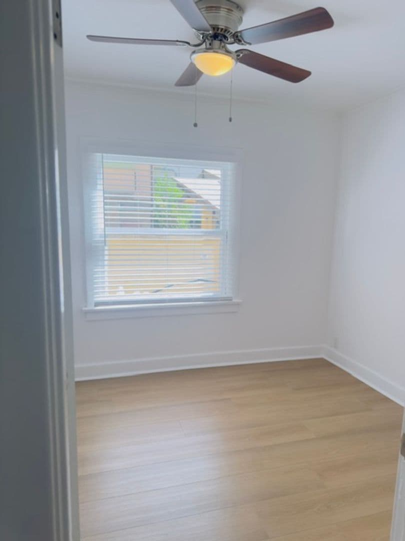 Los Angeles Apartment: 2006 Argyle Avenue