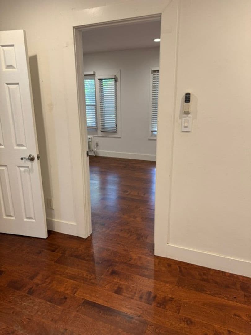 Los Angeles Apartment: 2006 Argyle Avenue