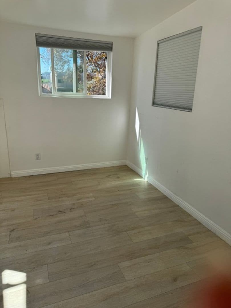 Los Angeles Apartment: 816 - 820 North Poinsettia Place