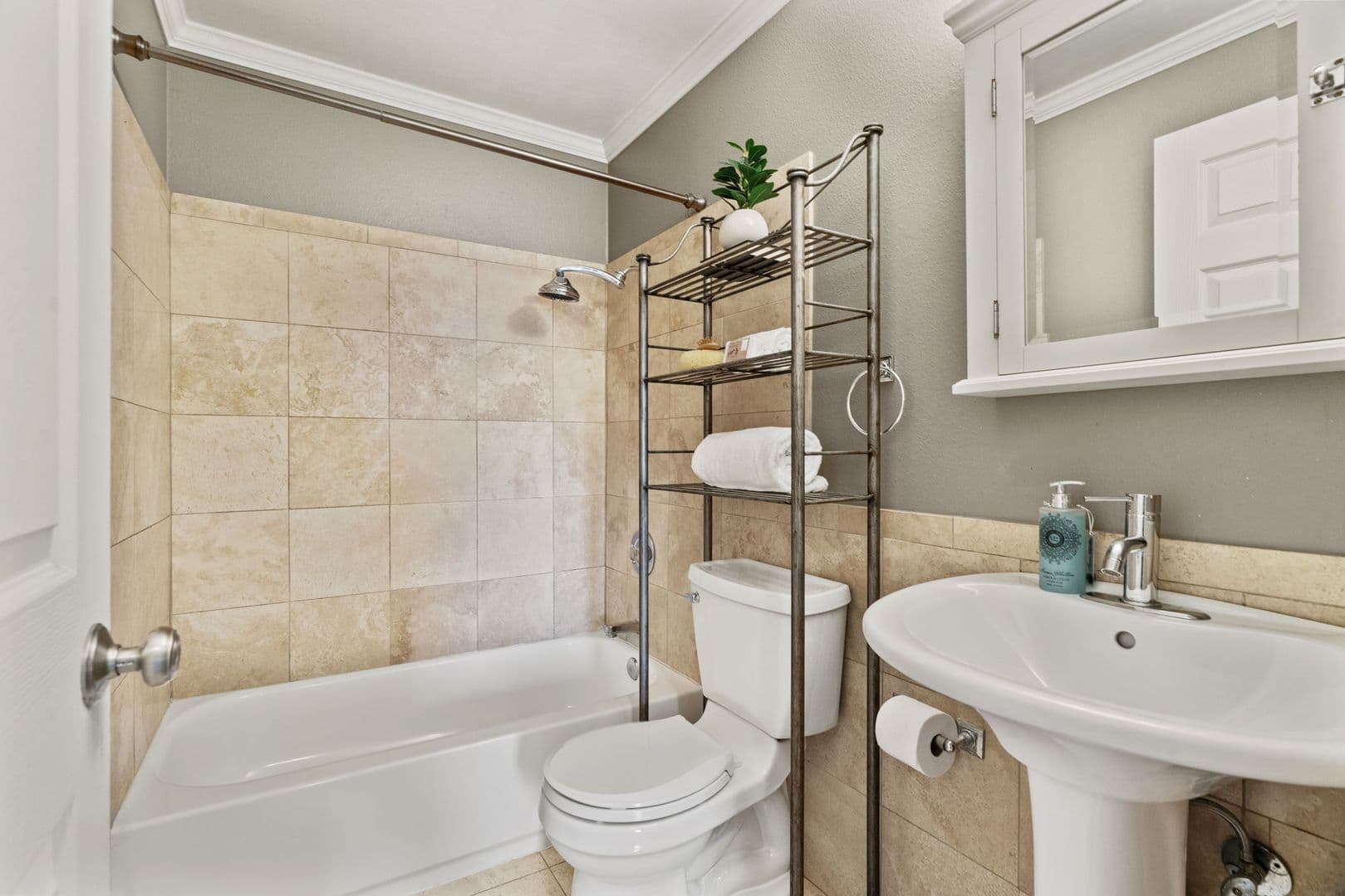 Seattle Condo: 3626 14th Avenue West