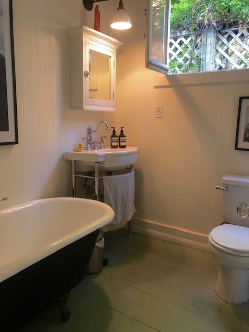 Los Angeles Apartment: 6116 Winans Drive