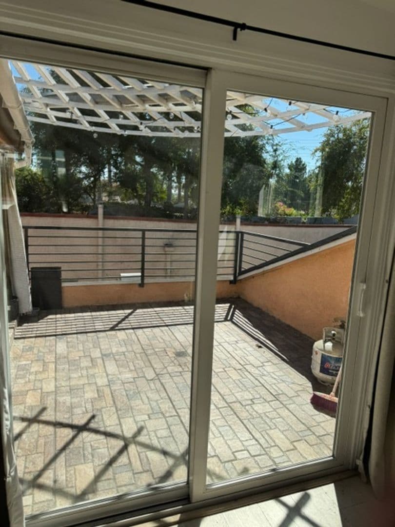 Los Angeles Apartment: 816 - 820 North Poinsettia Place