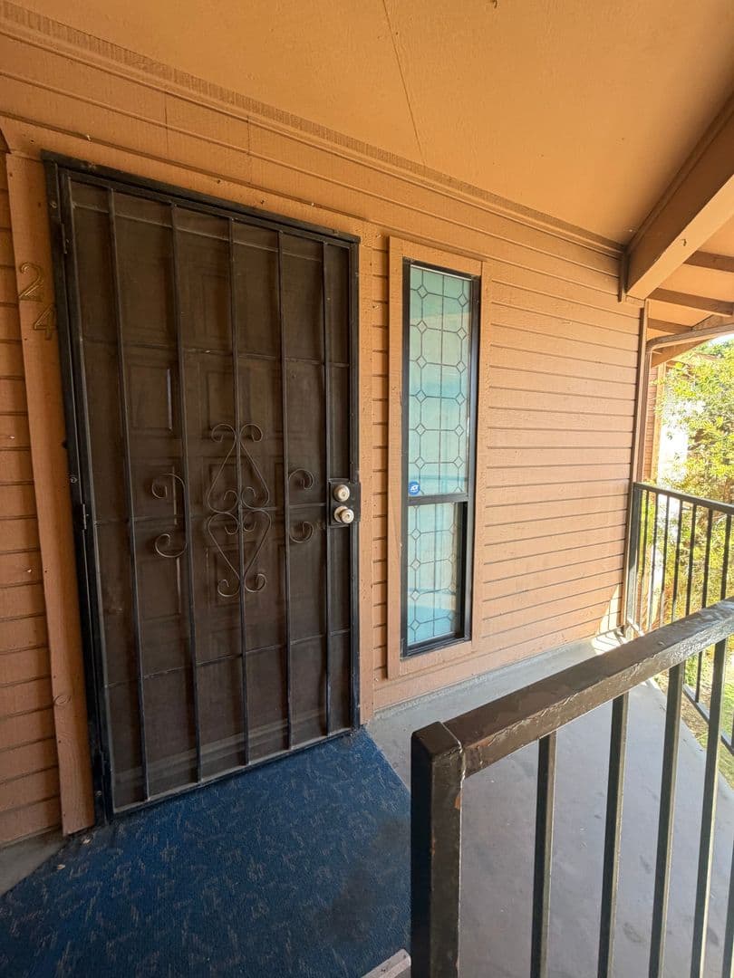 Bakersfield House: 4809 Hahn Avenue #24