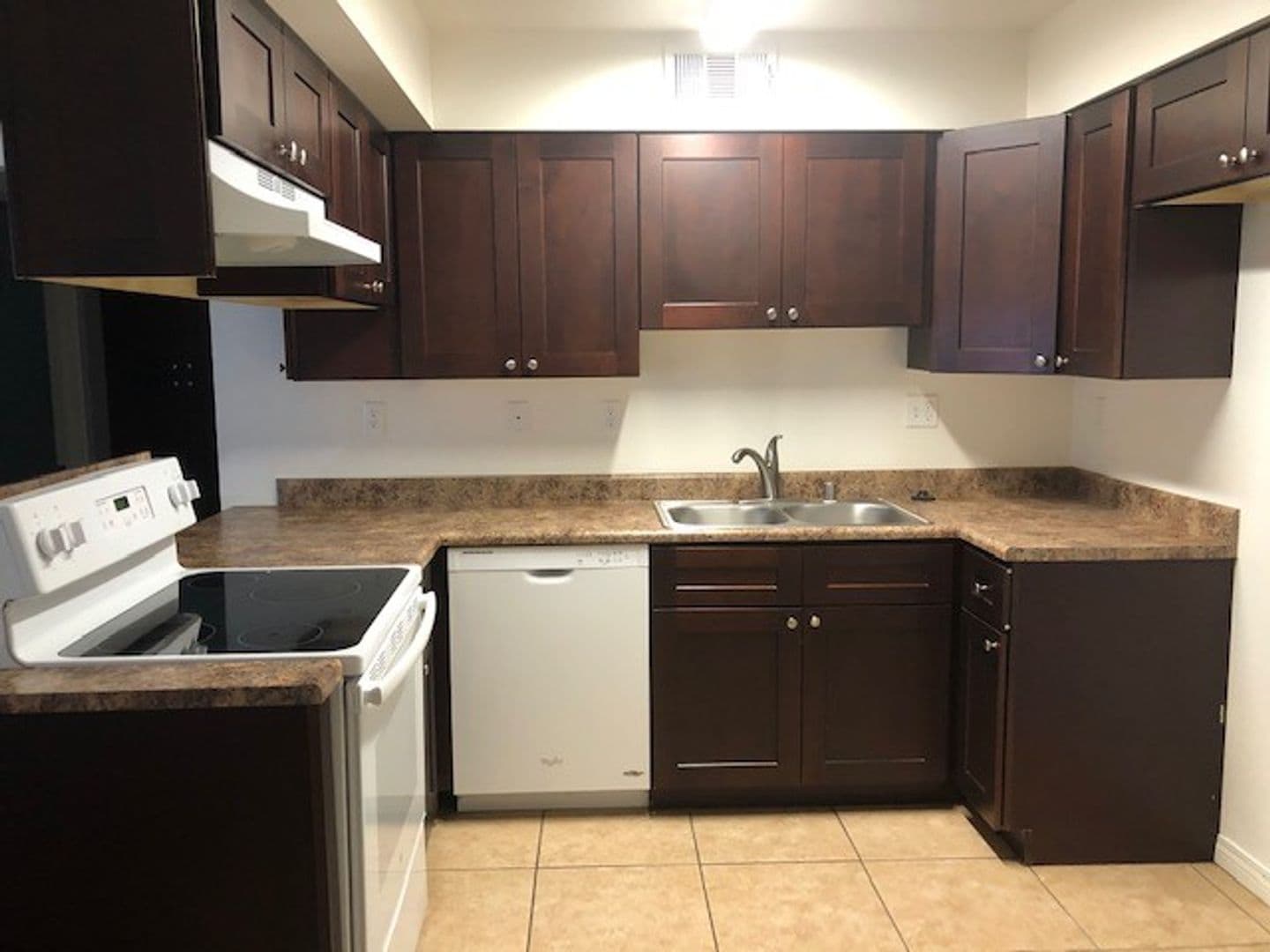 Bakersfield Apartment: 2006 Kentucky Street