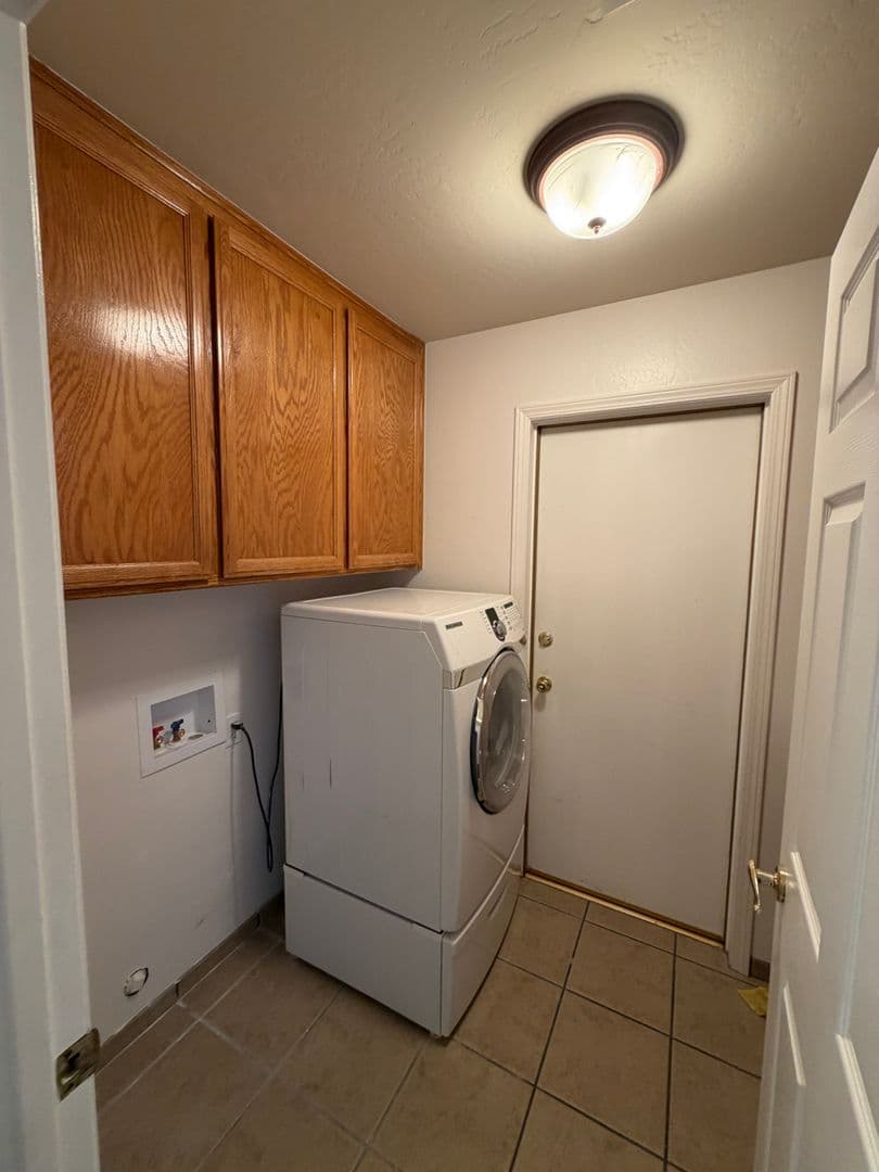 Bakersfield House: 11006 Connemara Ct