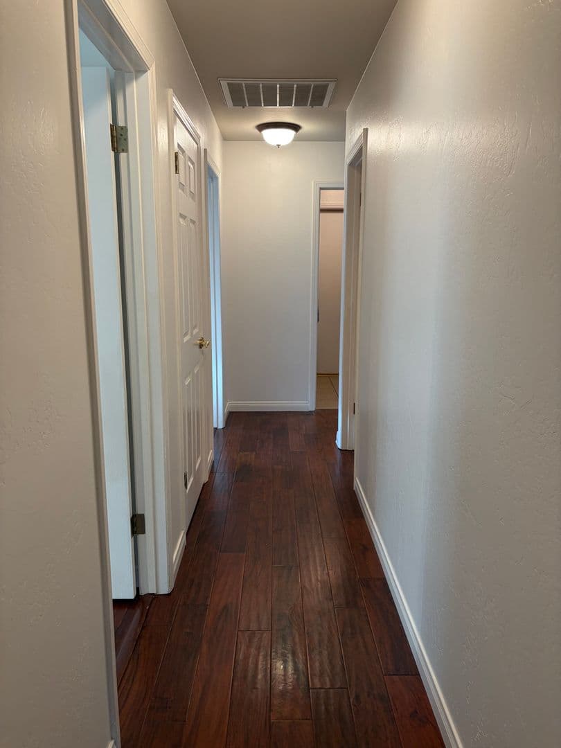 Bakersfield House: 11006 Connemara Ct