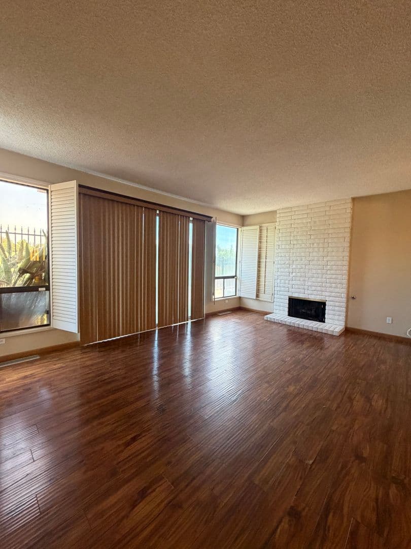 Bakersfield House: 2323 East Hills Drive #45
