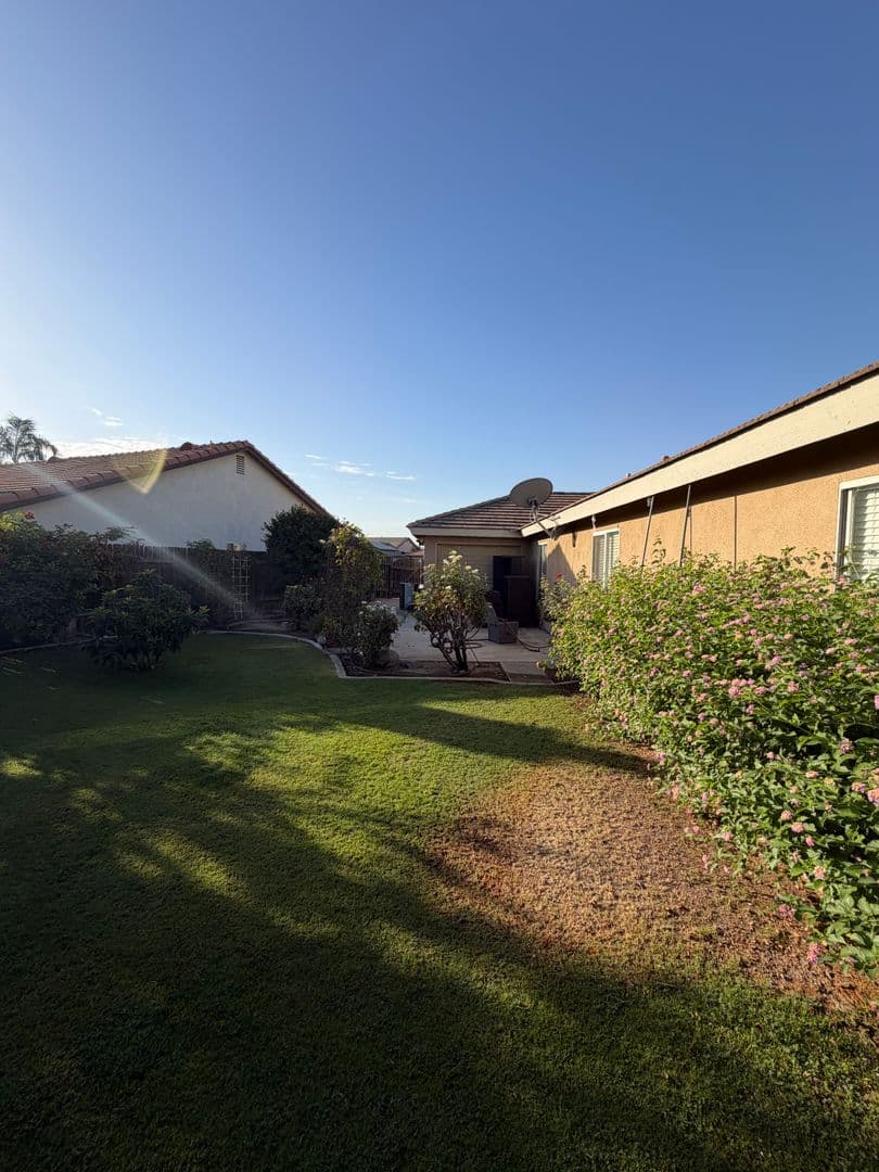 Bakersfield House: 11006 Connemara Ct