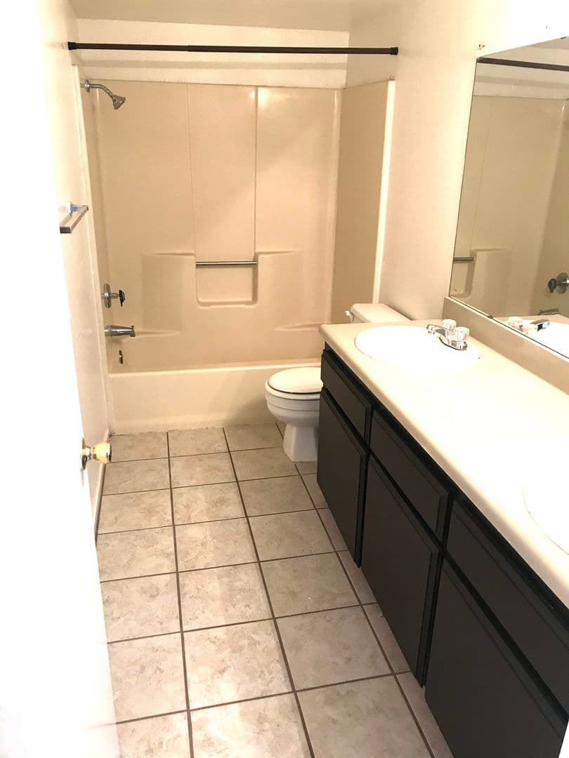 Bakersfield Apartment: 2006 Kentucky Street