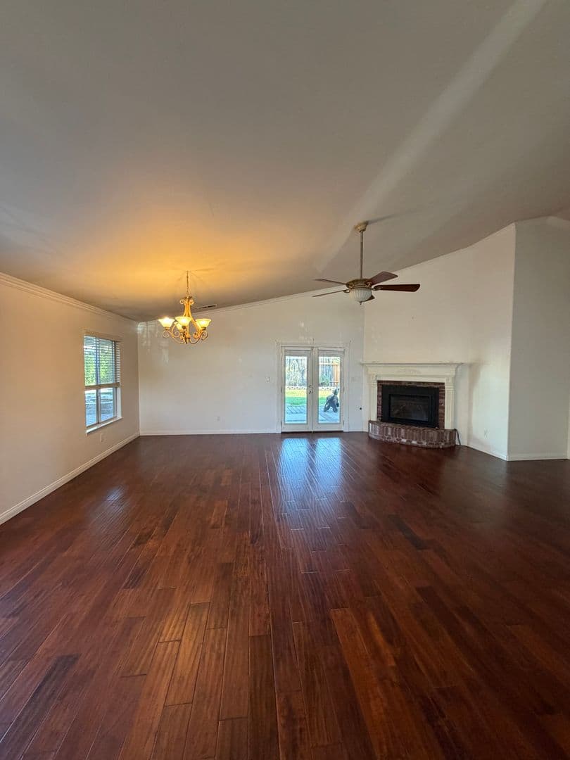 Bakersfield House: 11006 Connemara Ct