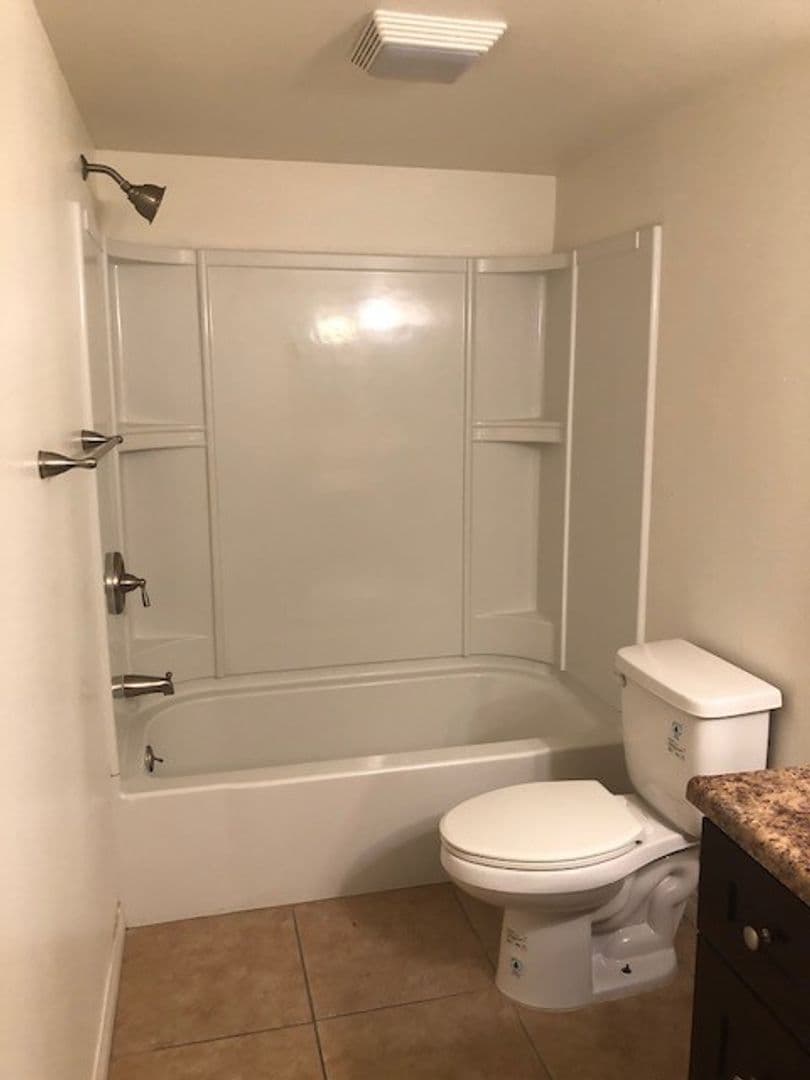 Bakersfield Apartment: 2006 Kentucky Street