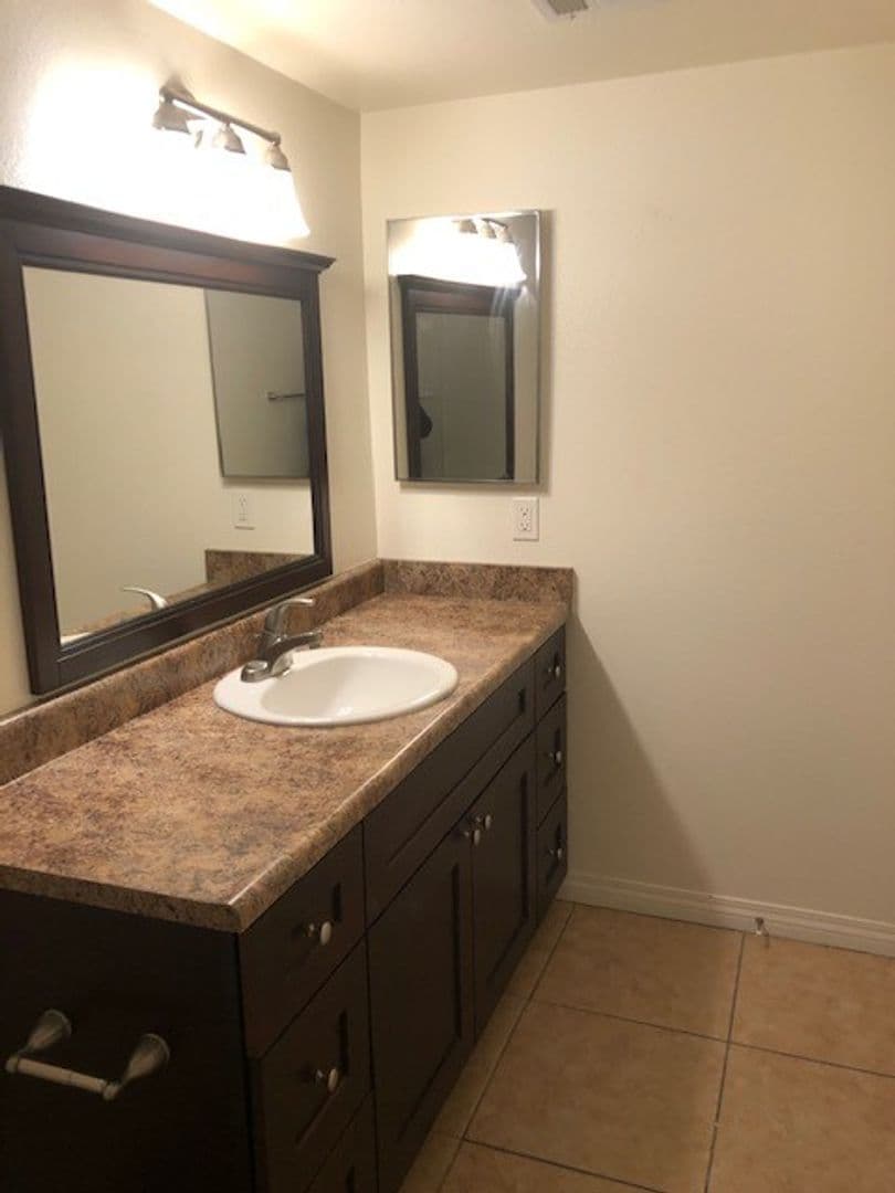 Bakersfield Apartment: 2006 Kentucky Street