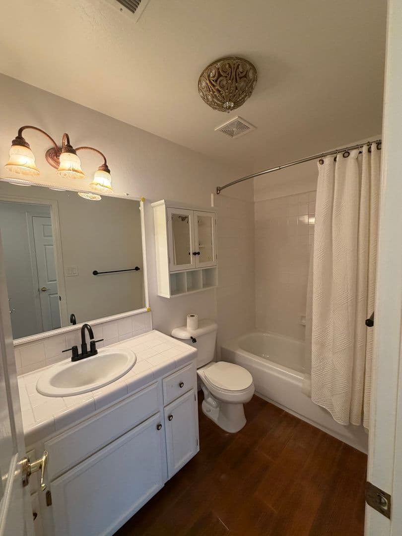 Bakersfield House: 11006 Connemara Ct