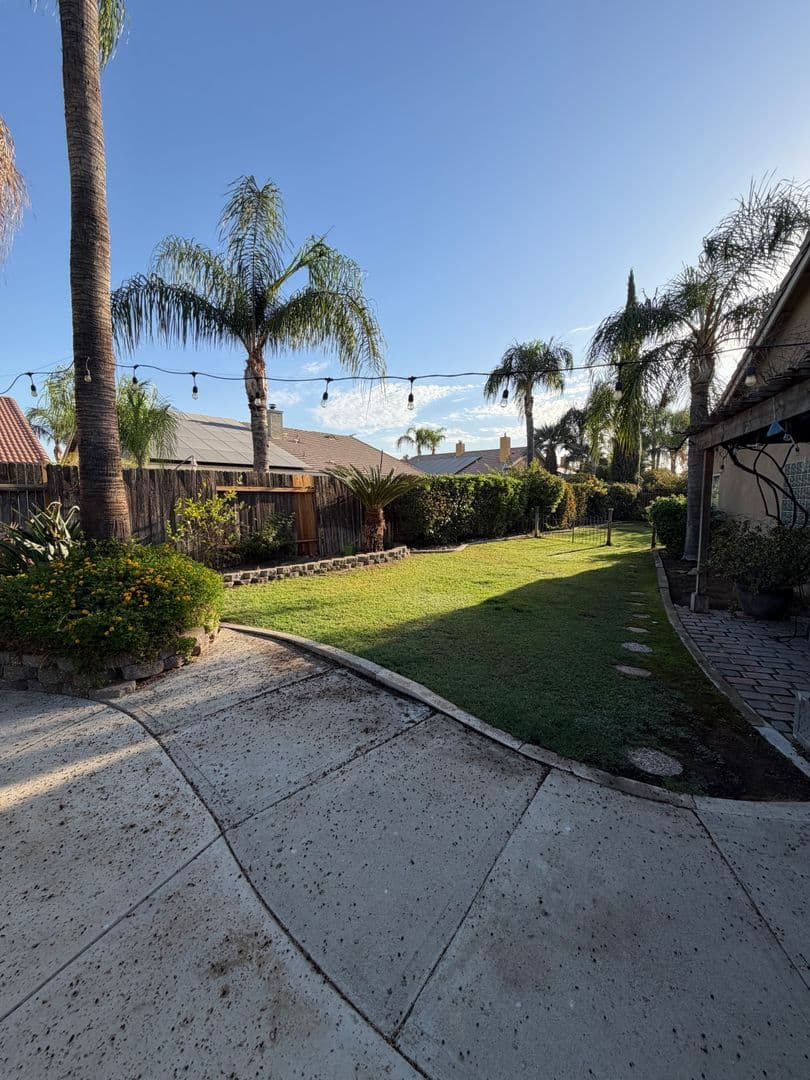 Bakersfield House: 11006 Connemara Ct