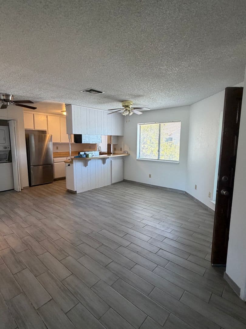 Bakersfield House: 4809 Hahn Avenue #24