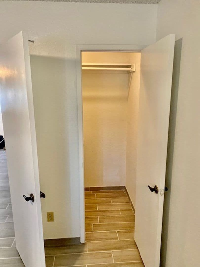 Bakersfield House: 4809 Hahn Avenue #24
