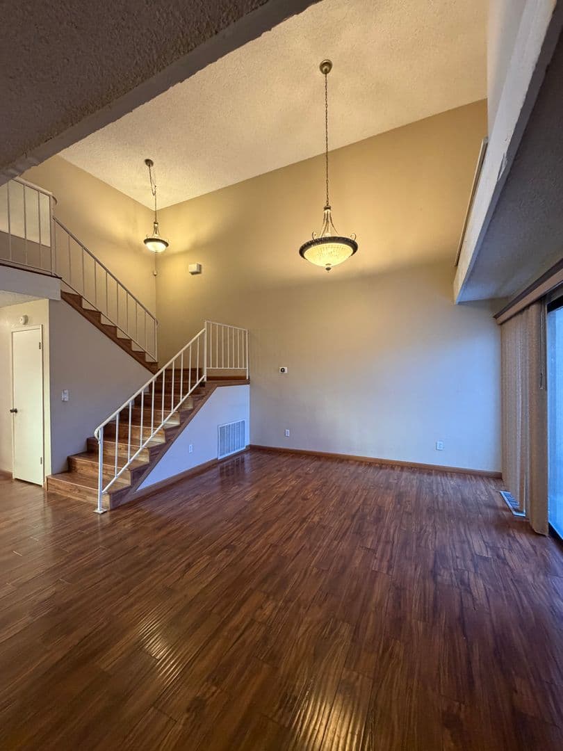 Bakersfield House: 2323 East Hills Drive #45