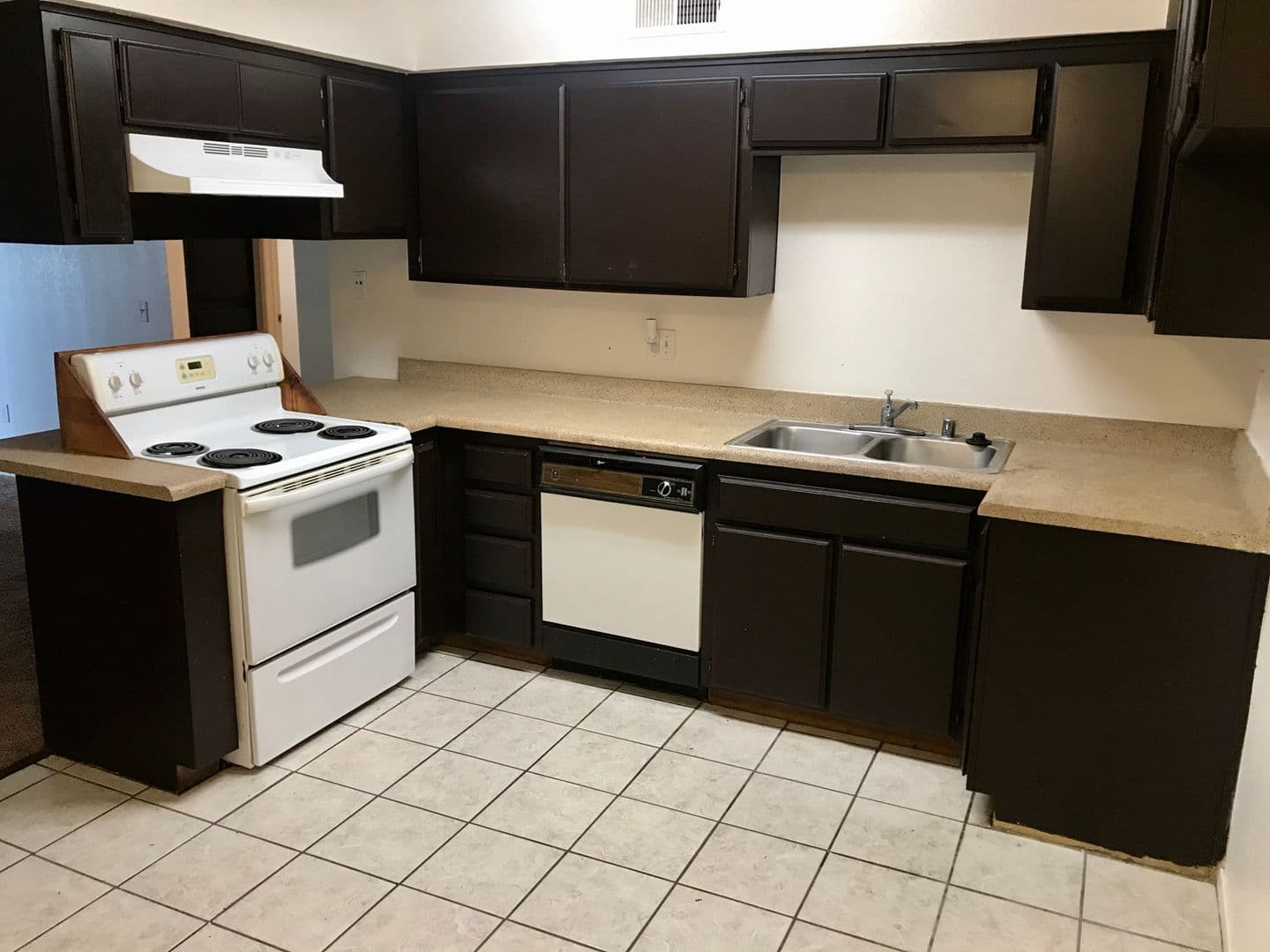 Bakersfield Apartment: 2006 Kentucky Street