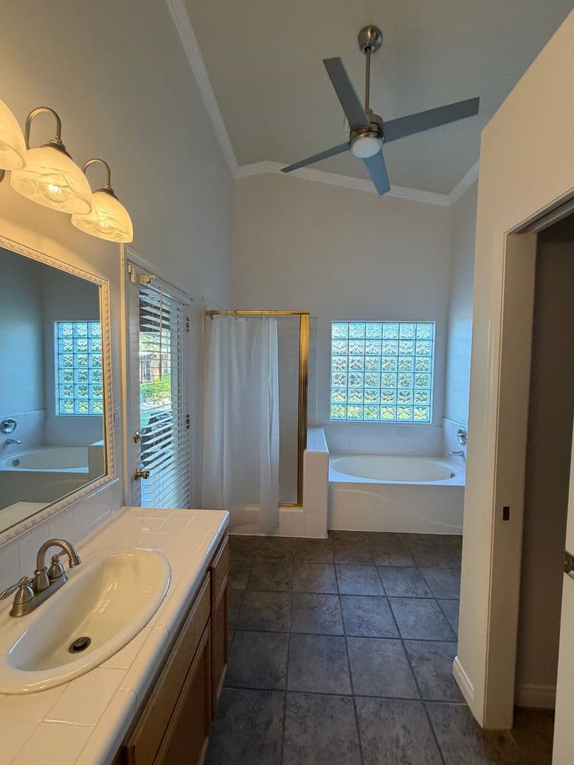 Bakersfield House: 11006 Connemara Ct