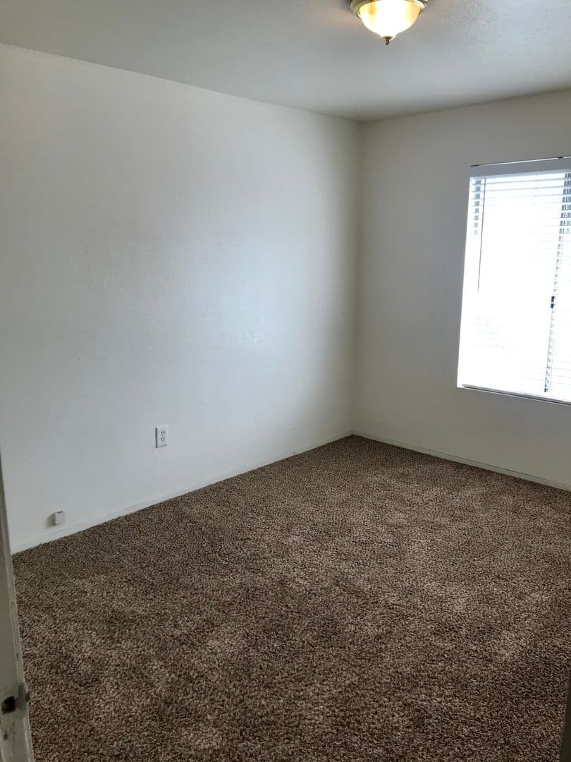 Bakersfield Apartment: 2006 Kentucky Street