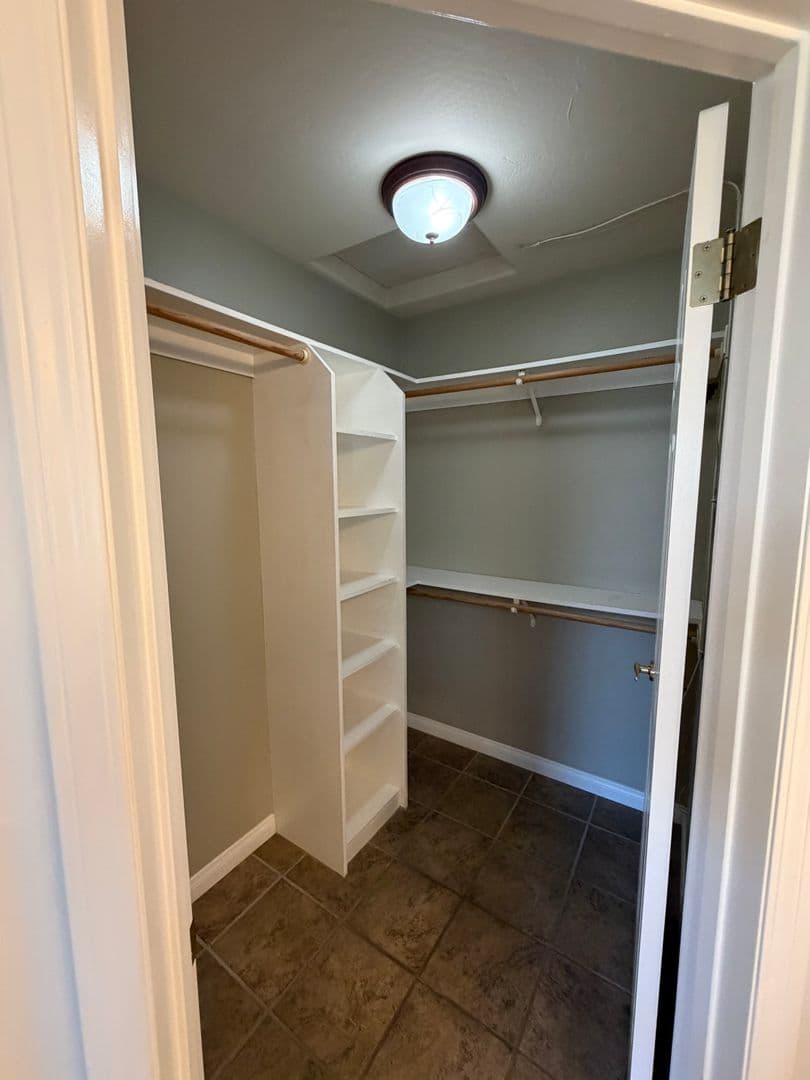 Bakersfield House: 11006 Connemara Ct