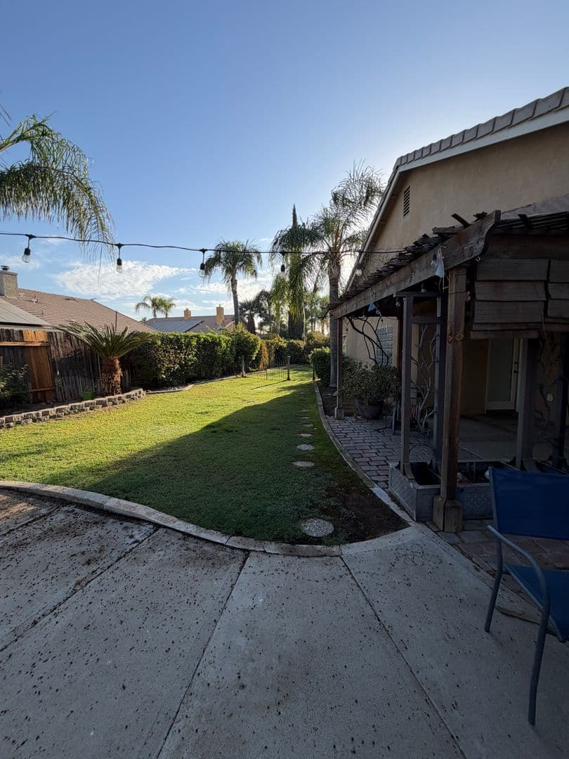 Bakersfield House: 11006 Connemara Ct