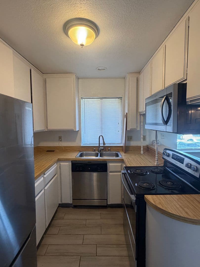 Bakersfield House: 4809 Hahn Avenue #24
