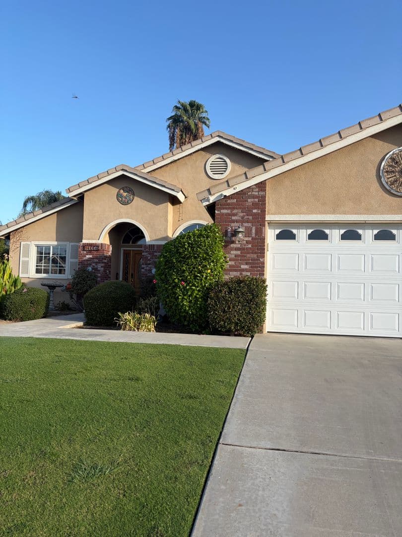 Bakersfield House: 11006 Connemara Ct