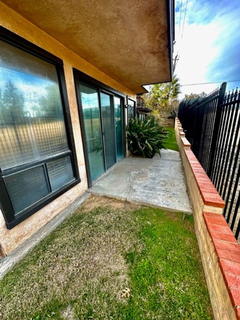 Bakersfield House: 2323 East Hills Drive #45