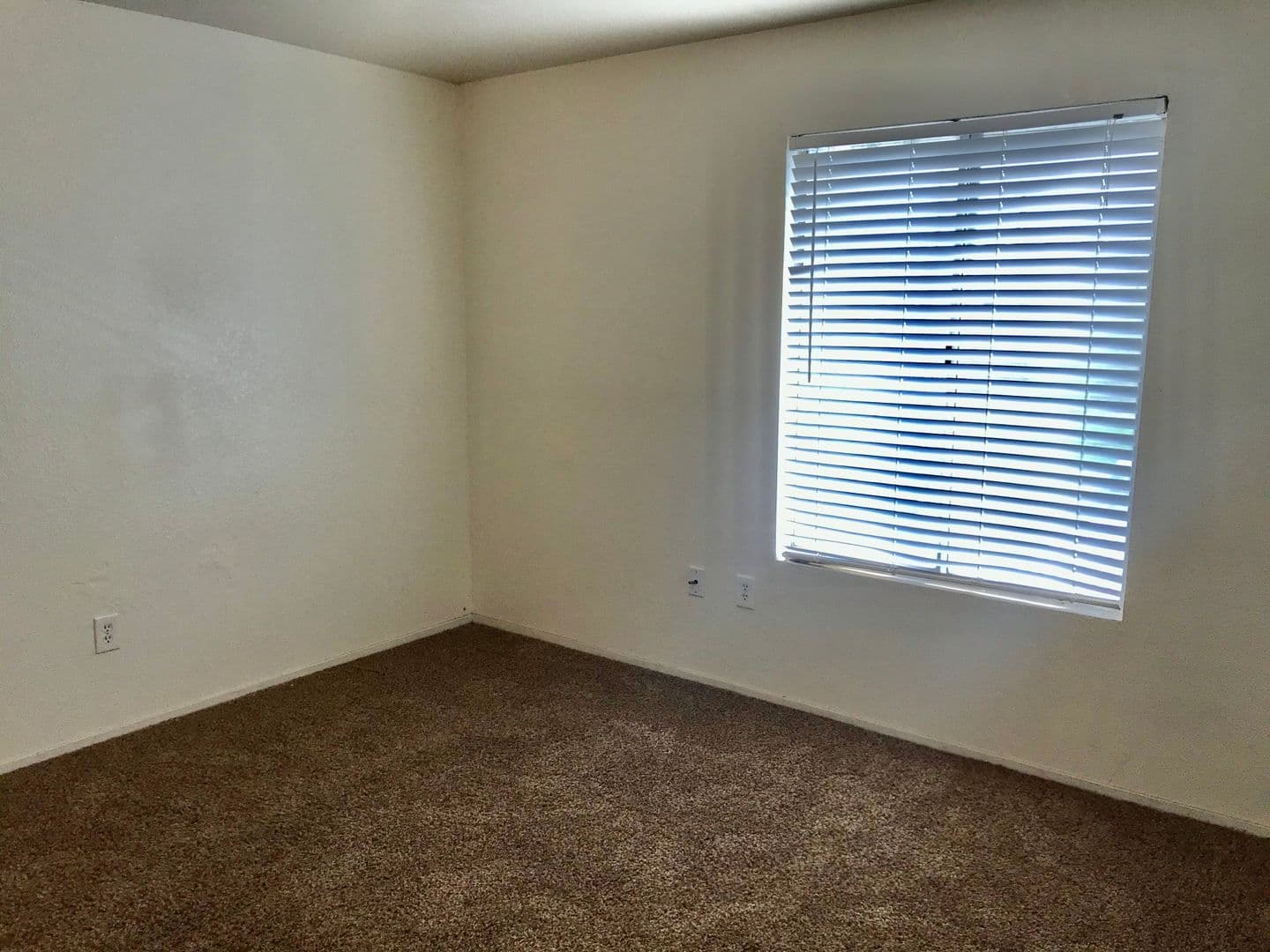 Bakersfield Apartment: 2006 Kentucky Street
