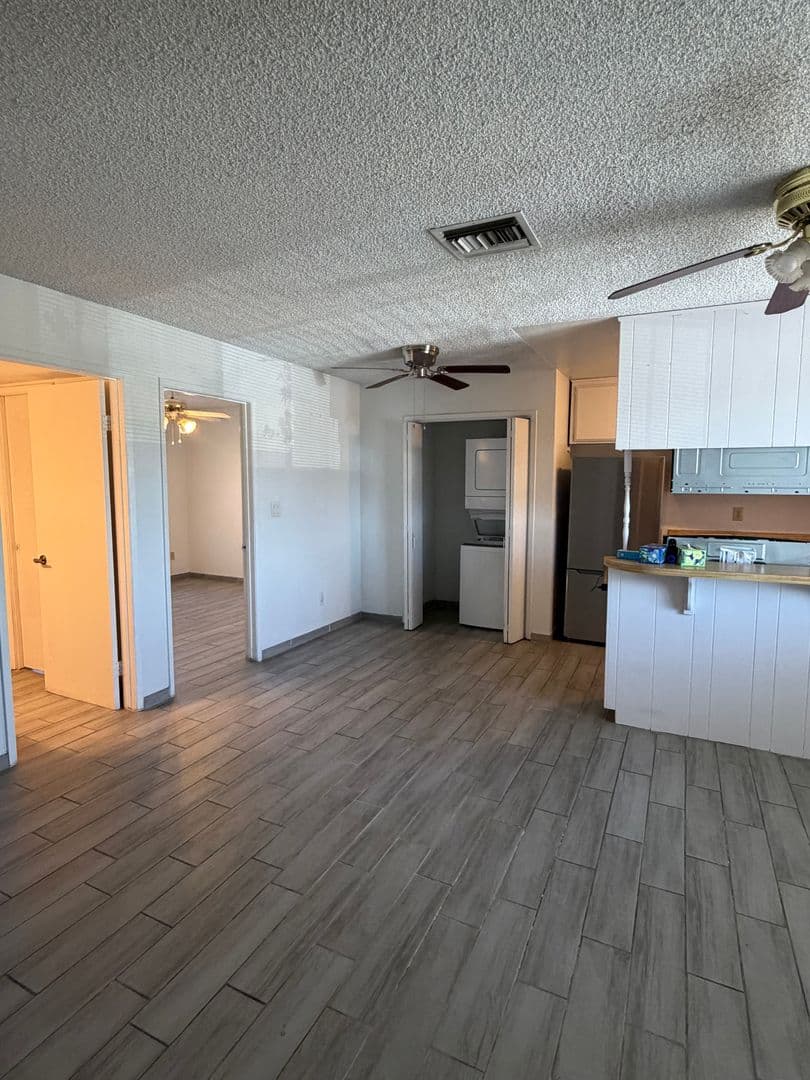 Bakersfield House: 4809 Hahn Avenue #24