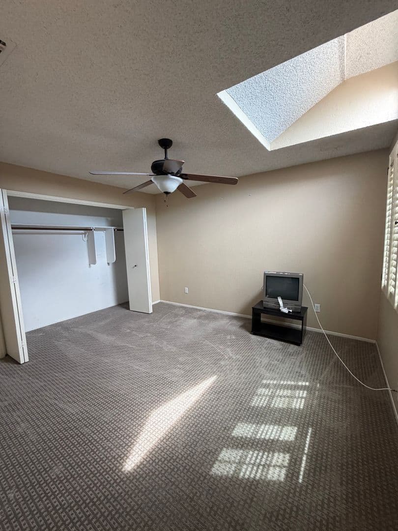 Bakersfield House: 2323 East Hills Drive #45