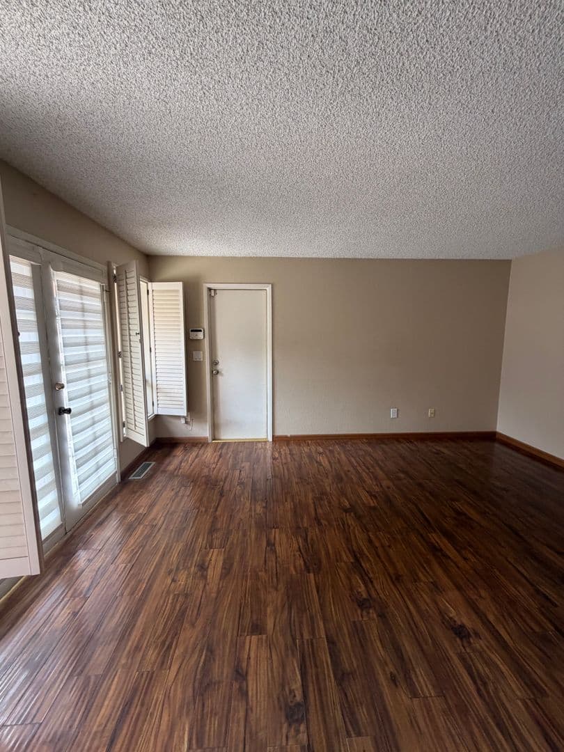 Bakersfield House: 2323 East Hills Drive #45