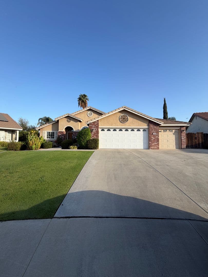 Bakersfield House: 11006 Connemara Ct