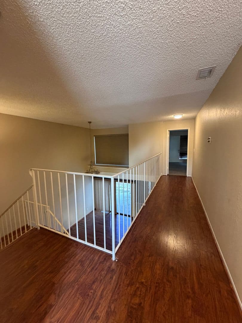 Bakersfield House: 2323 East Hills Drive #45