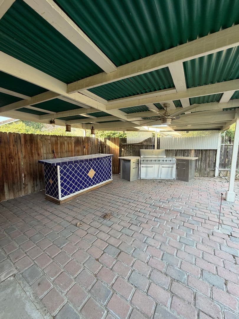 Bakersfield House: 11006 Connemara Ct