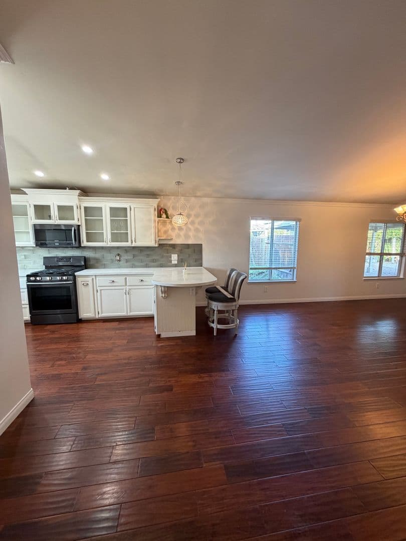 Bakersfield House: 11006 Connemara Ct