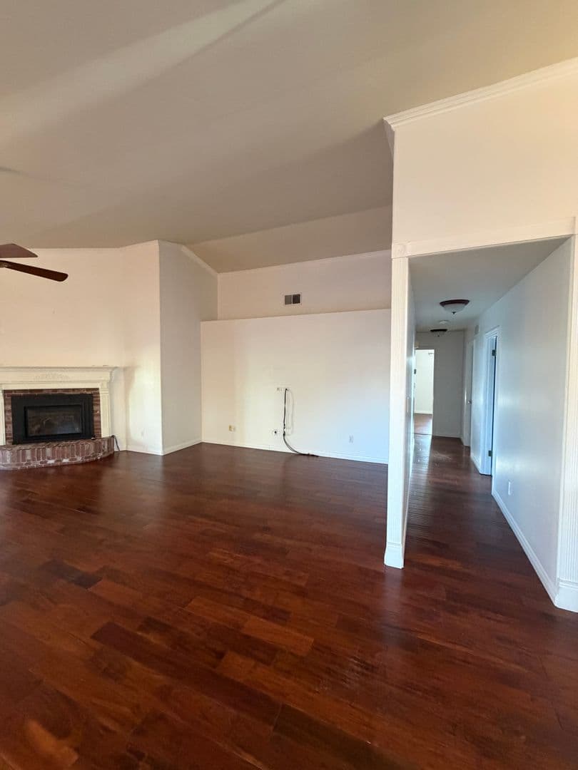 Bakersfield House: 11006 Connemara Ct