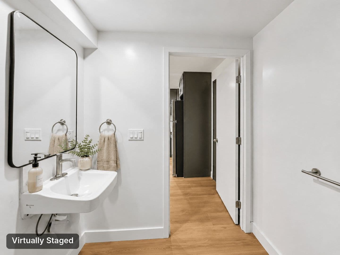 Los Angeles Apartment: 5460 Fountain Avenue