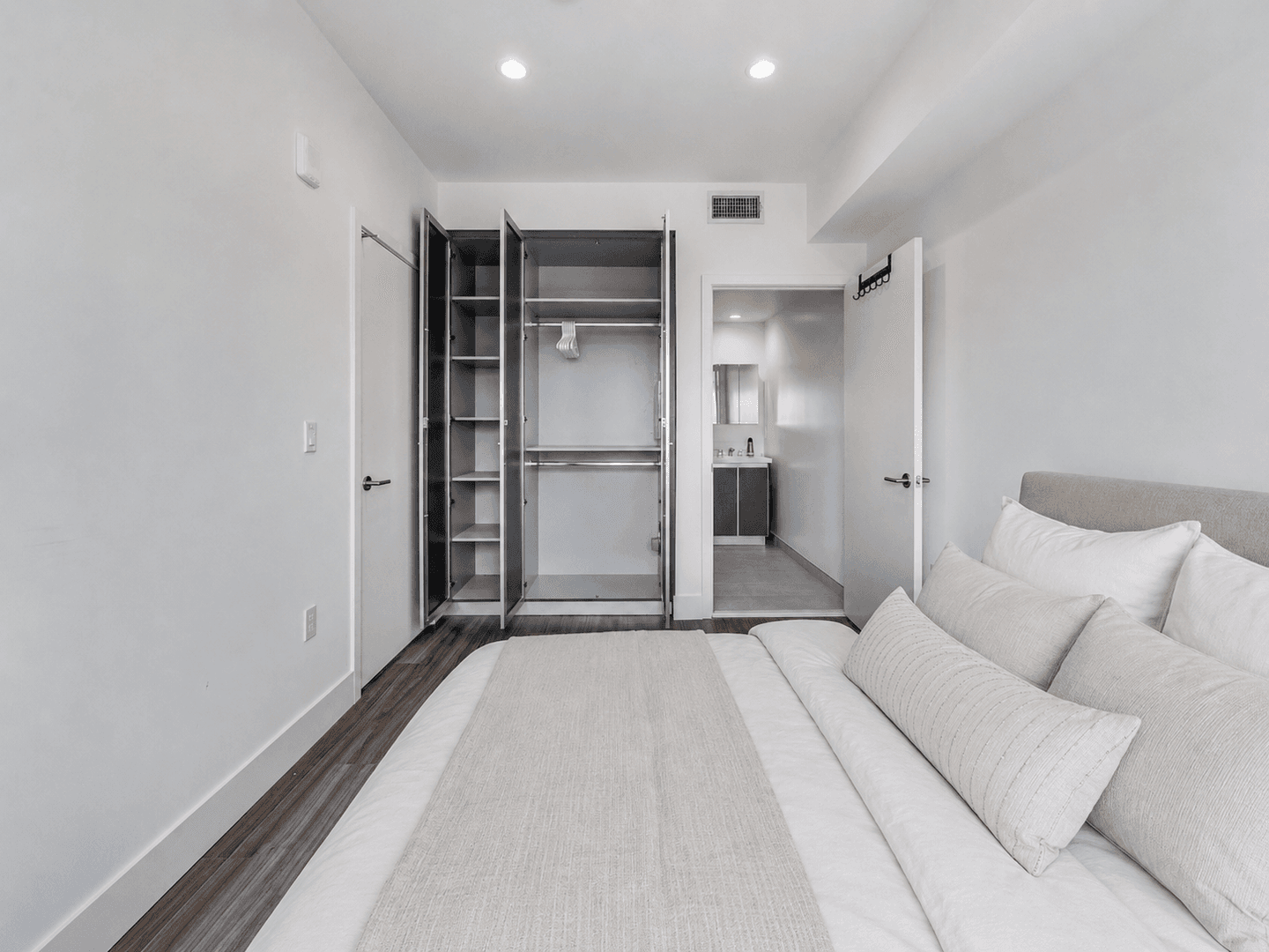 Los Angeles Apartment: 5460 Fountain Avenue
