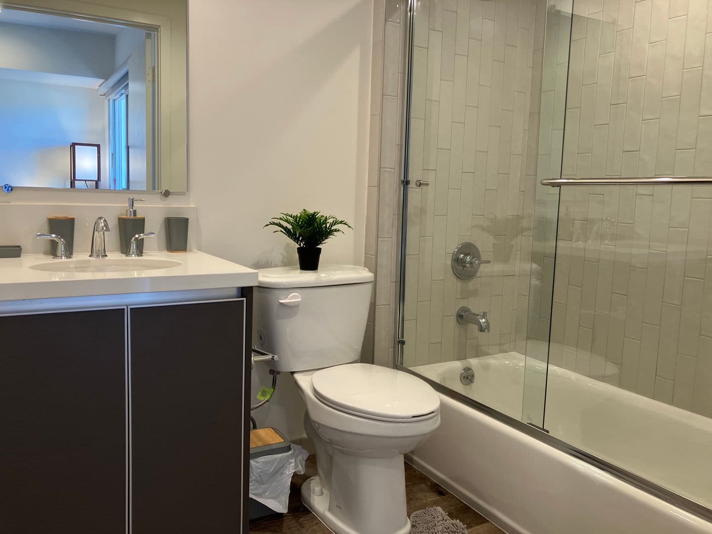 Los Angeles Apartment: 8457 Blackburn Avenue