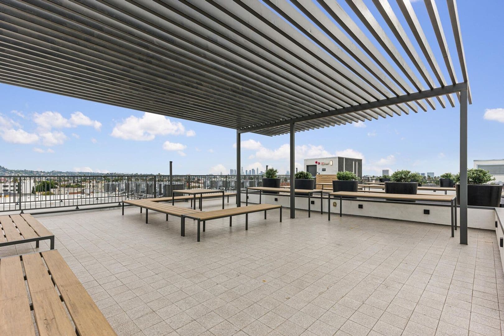 Los Angeles Apartment: 5460 Fountain Avenue