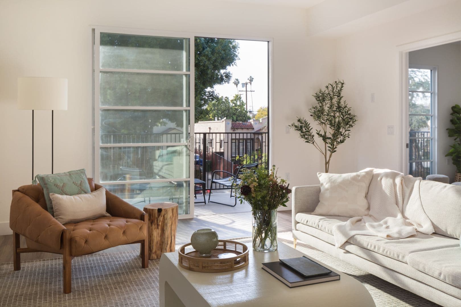 Los Angeles Apartment: 418 N Norton Ave.