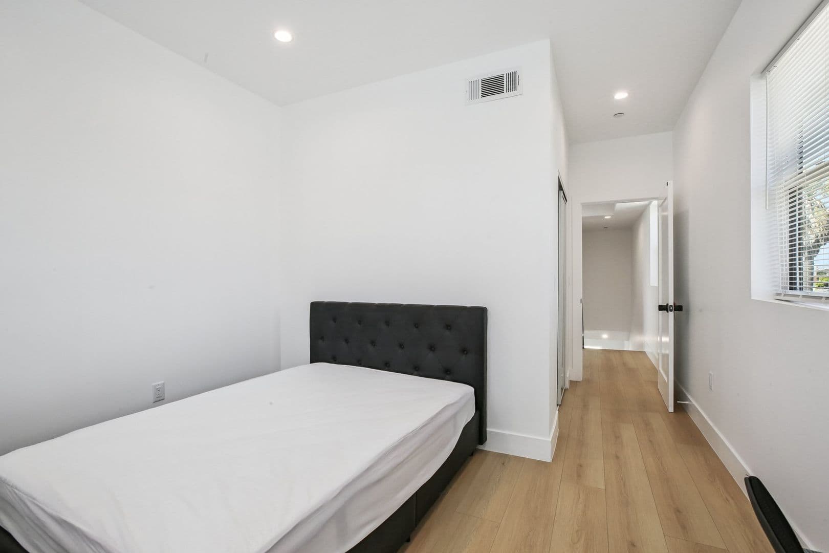Los Angeles Apartment: 1254 W 36th St.