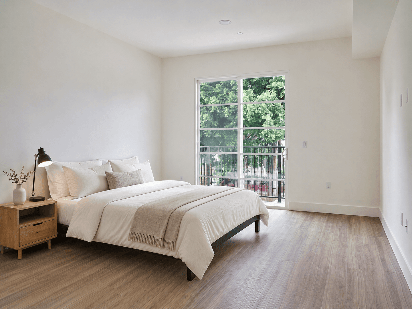 Los Angeles Apartment: 418 N Norton Ave.