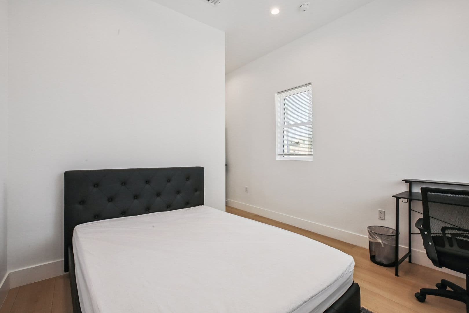 Los Angeles Apartment: 1254 W 36th St.