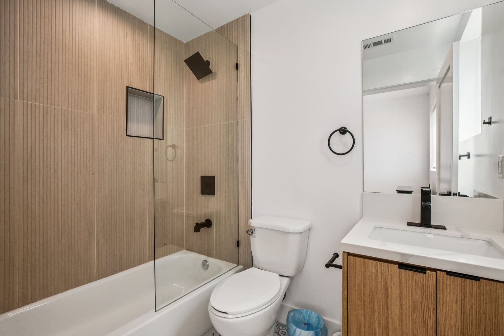 Los Angeles Apartment: 1254 W 36th St.