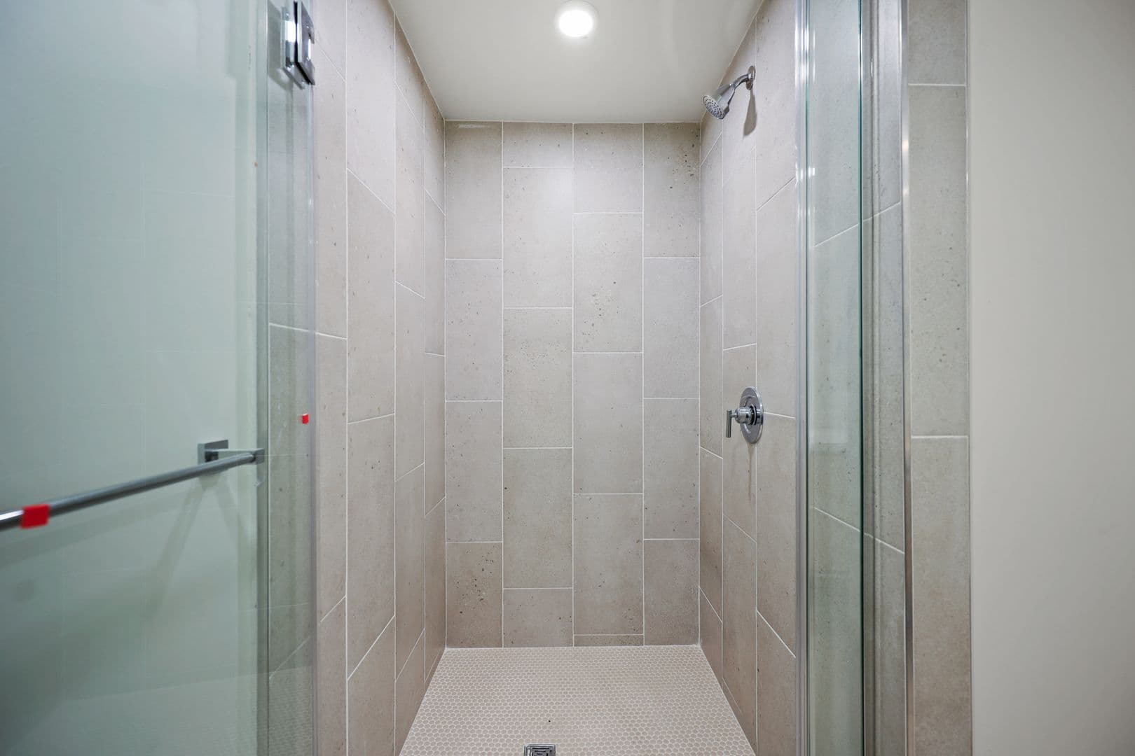 Los Angeles Apartment: 7050 Hawthorn Ave.