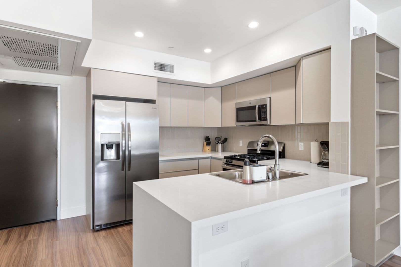 Los Angeles Apartment: 5639 Lexington Ave.